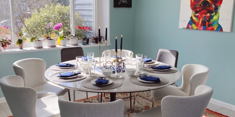 circular dining table with 8 chairs, candle centerpieces